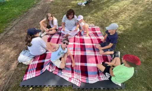 Zdjęcie do "Zaczytany piknik, czyli zajęcia w plenerze "